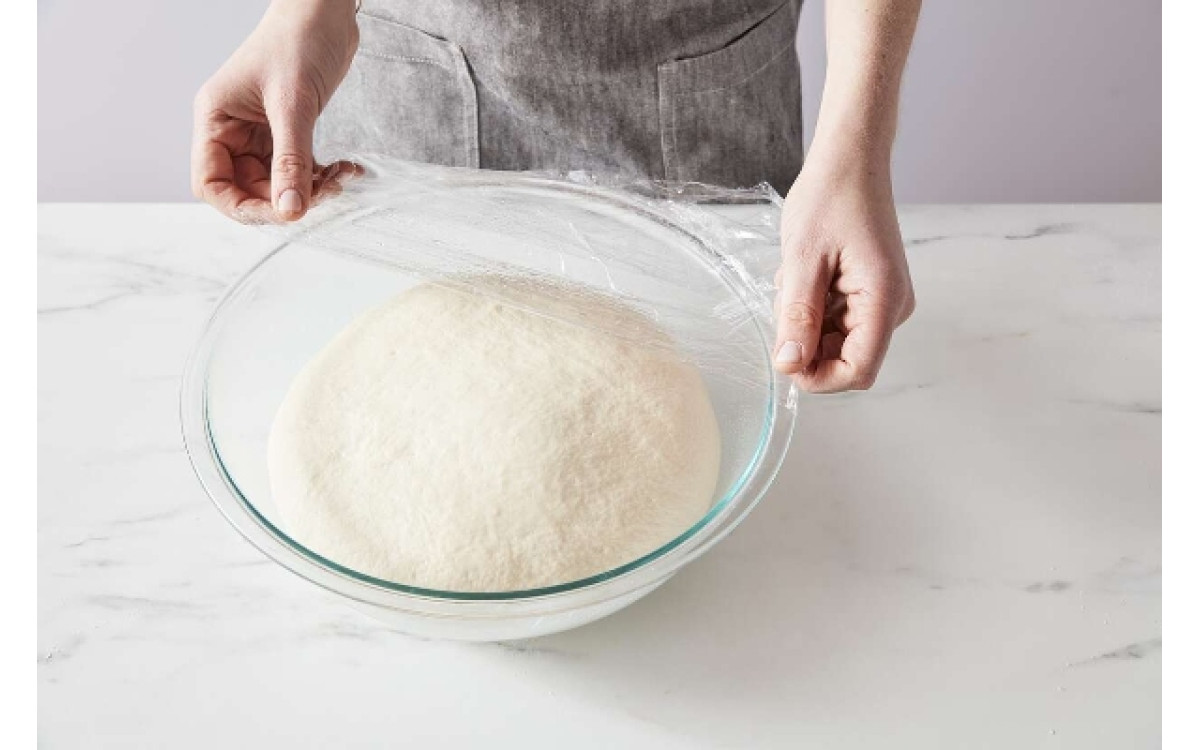ủ bột b&aacute;nh m&igrave; qua đ&ecirc;m trong tủ lạnh