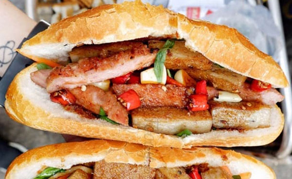 B&aacute;nh m&igrave; chả c&aacute; Nha Trang cay nồng ngon tuyệt