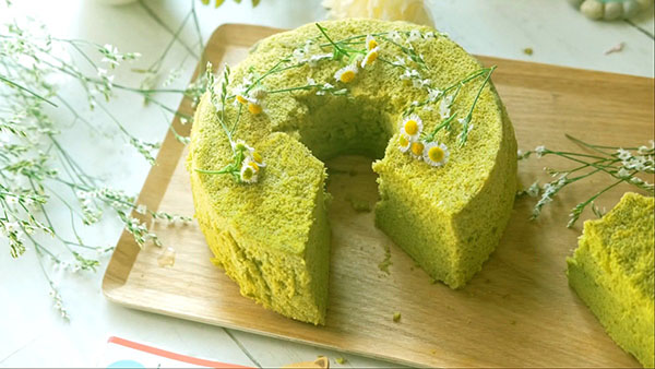 B&aacute;nh b&ocirc;ng lan matcha m&agrave;u xanh độc đ&aacute;o