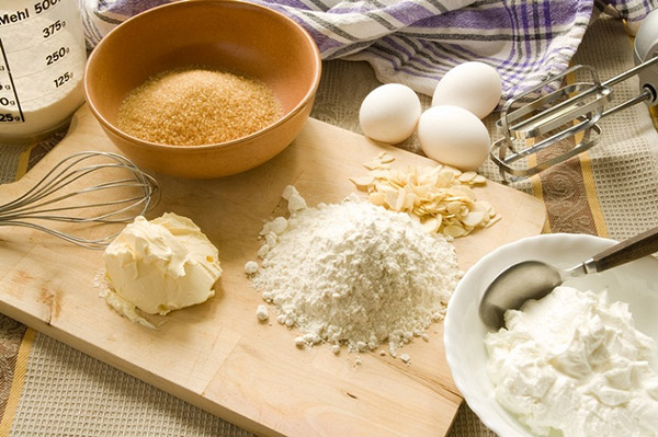 Những nguy&ecirc;n liệu l&agrave;m b&aacute;nh m&igrave; cơ bản